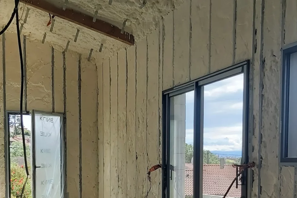 Isolation intérieure en mousse polyuréthane projetée