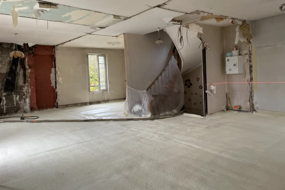 Isolation des sols en mousse polyuréthane projetée