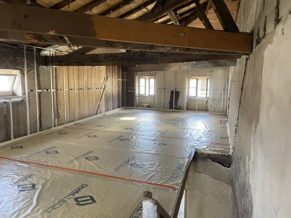 Rattrapage de plancher en mousse polyuréthane projetée