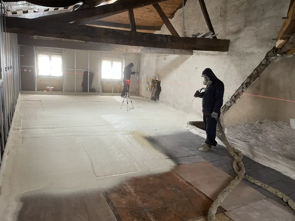 Rattrapage de plancher en mousse polyuréthane projetée